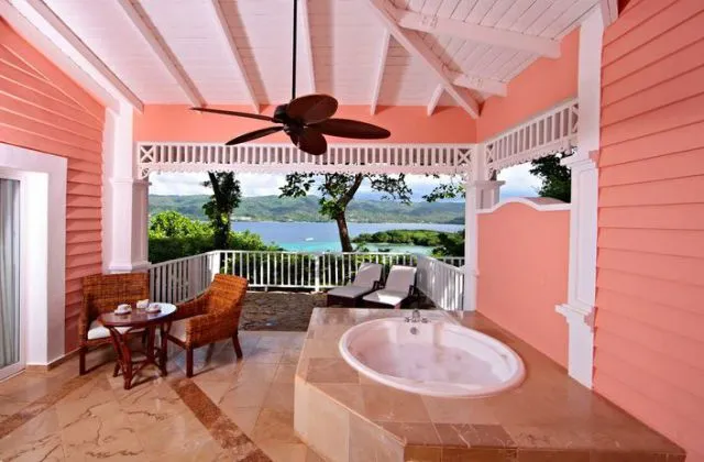 Luxury Bahia Principe Cayo Levantado Samana suite jacuzzi terraza